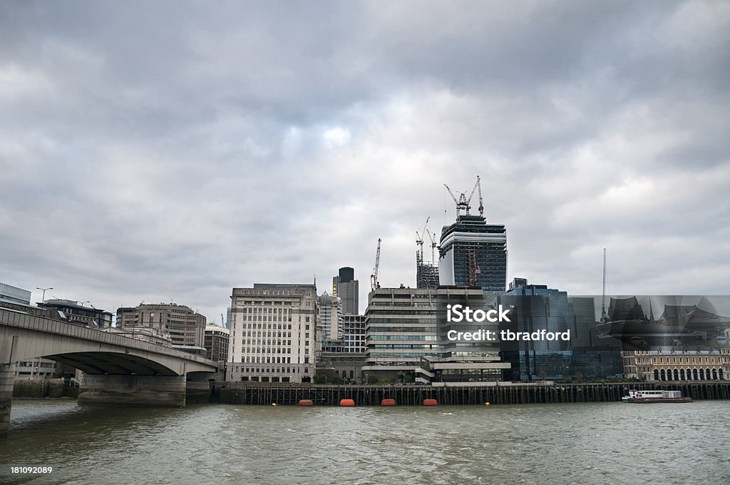 Vista de Londres desde el río Támesis frente a - Foto de stock de Aire libre libre de derechos