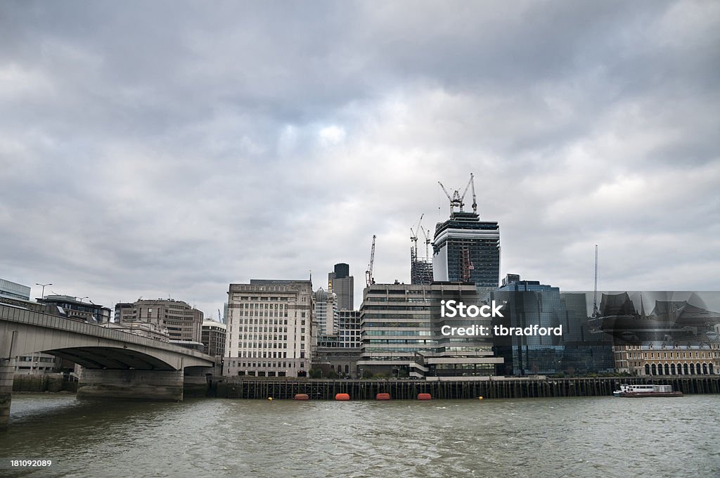 Vista de Londres, do outro lado do rio Tâmisa - Foto de stock de Alto - Descrição Geral royalty-free