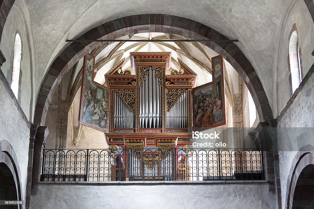 大型の臓器に Innichen シュティフト教会、サンカンディード - イタリアのロイヤリティフリーストックフォト
