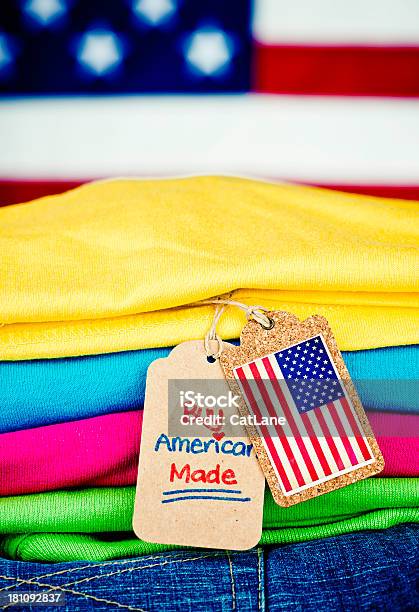 Comprarfeita De Mercadorias - Fotografias de stock e mais imagens de Etiqueta - Mensagem - Etiqueta - Mensagem, Made in the USA - Frase americana, Azul