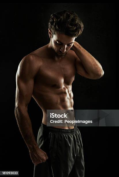 Dedicación Super Cuerpo Foto de stock y más banco de imágenes de Hombres - Hombres, Sin camisa, Musculoso