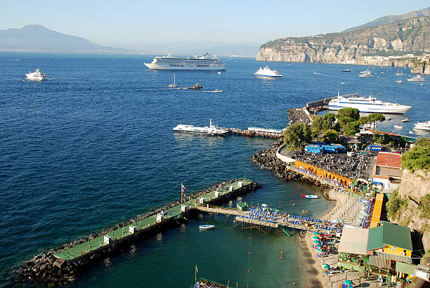 istock Sorrento sea 181093360