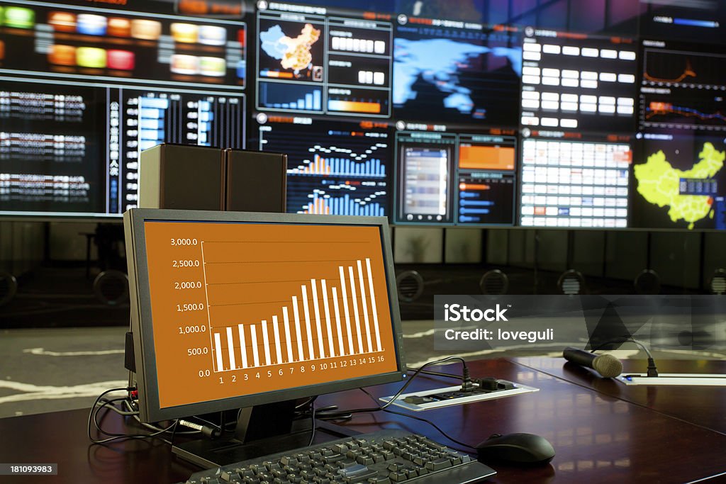 Computador em um centro de dados - Foto de stock de Bolsa de valores e ações royalty-free