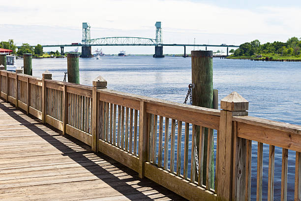 wilmington, carolina do norte riverwalk - cape fear imagens e fotografias de stock