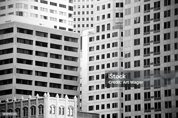 Foto de A Cidade e mais fotos de stock de Arranha-céu - Arranha-céu, Centro da cidade, Cidade