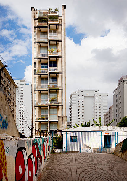istock Sao Paulo Brazil street view 181095412