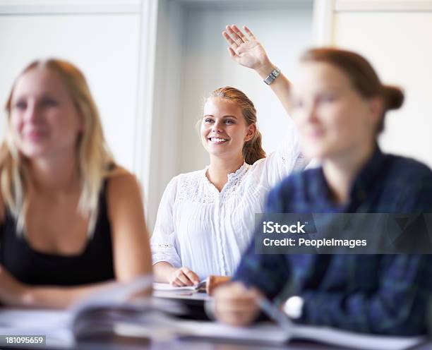 Wissen Ist Power Stockfoto und mehr Bilder von Hand heben - Hand heben, Frauen, Klassenzimmer