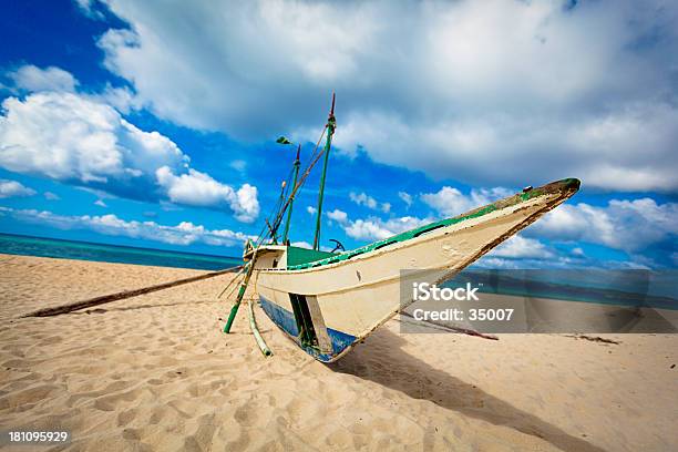 Boracay Banca ボートで島フィリピン - アウトリガーカヌーのストックフォトや画像を多数ご用意 - アウトリガーカヌー, アジア大陸, アジア文化