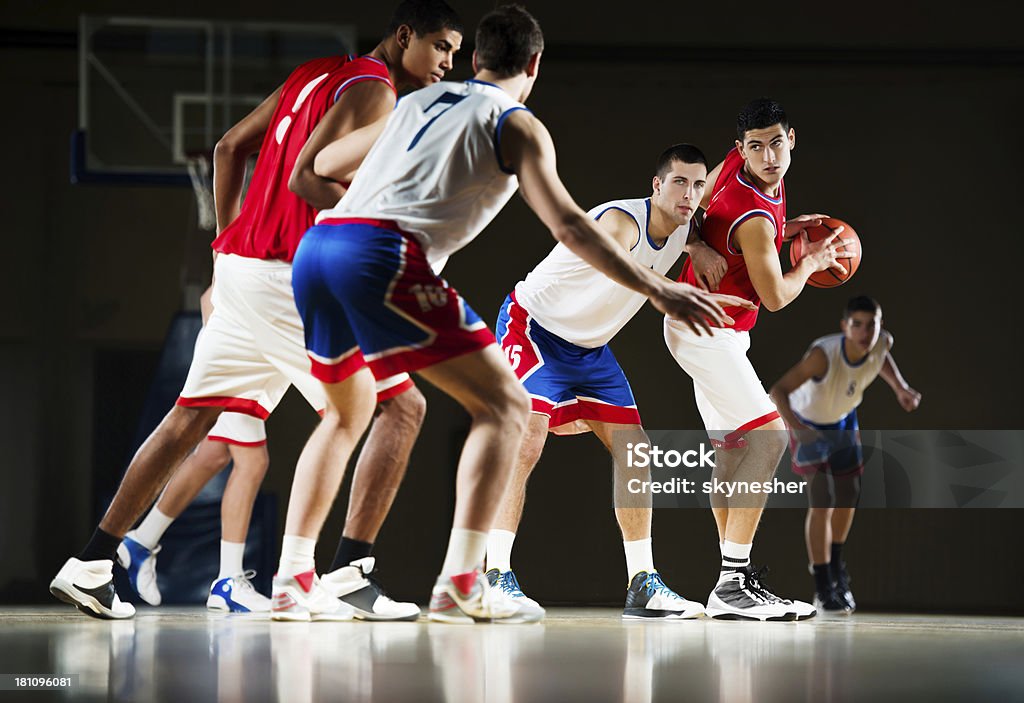 Partita di basket. - Foto stock royalty-free di Abbigliamento sportivo