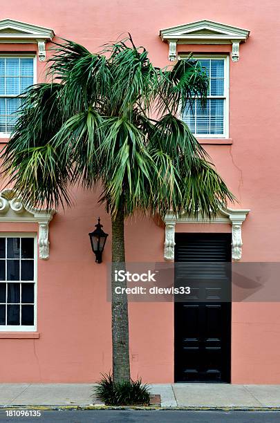 Hotel Im Historischen Viertel Von Charleston Stockfoto und mehr Bilder von Charleston - South Carolina - Charleston - South Carolina, South Carolina, Palme