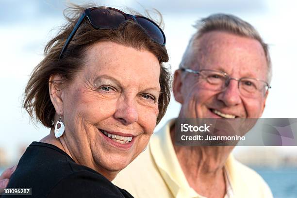 Foto de Feliz Idosos e mais fotos de stock de 70 anos - 70 anos, Adulto, Alegria