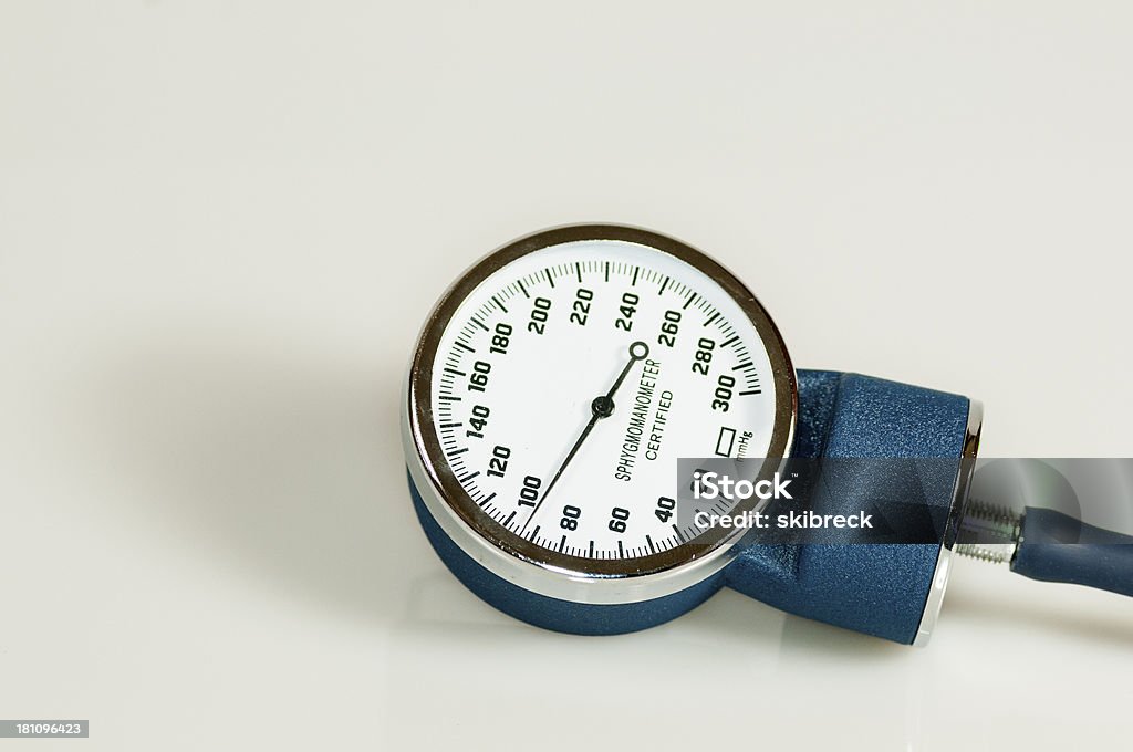 Sphygmomanometer su sfondo trasparente - Foto stock royalty-free di Apparecchiatura medica