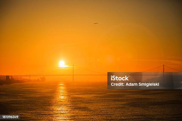 Photo libre de droit de Animée Du Levercoucher De Soleil Sur La Rivière banque d'images et plus d'images libres de droit de Beauté de la nature - Beauté de la nature, Bleu, Ciel