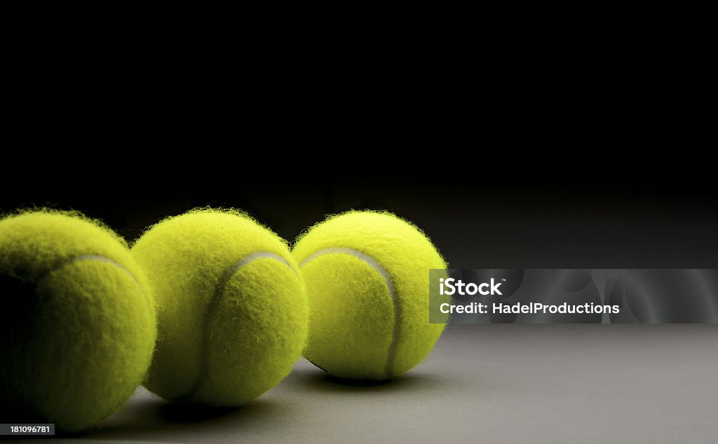 Tennisbälle auf grauem Hintergrund. - Lizenzfrei Bildschärfe Stock-Foto