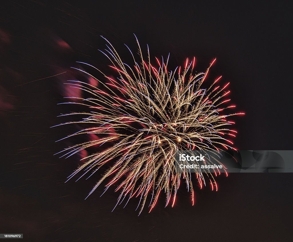 Enorme di fuoco d'artificio - Foto stock royalty-free di Notte