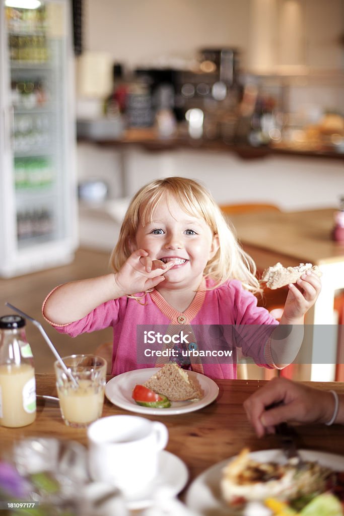 Comer en un café - Foto de stock de Barra - Bar libre de derechos