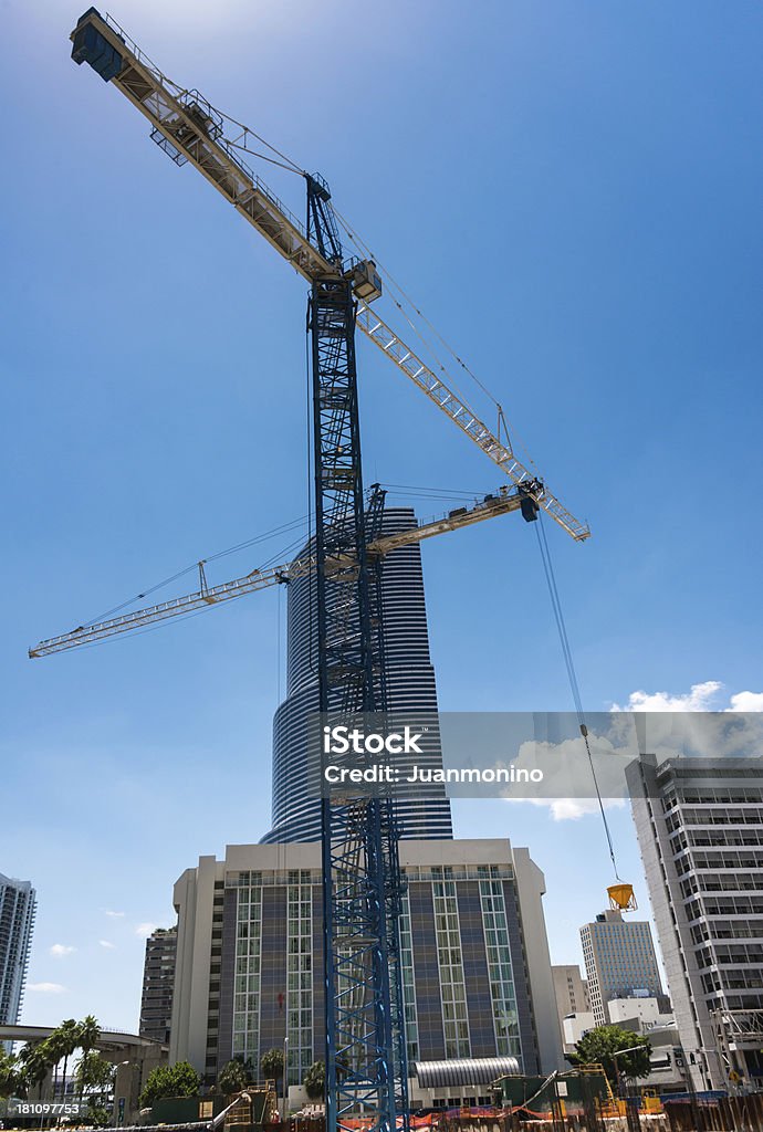 Construção na cidade - Foto de stock de Alto - Descrição Geral royalty-free