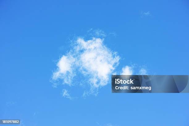 Nube Foto de stock y más banco de imágenes de Aire libre - Aire libre, Amor - Sentimiento, Aspiraciones