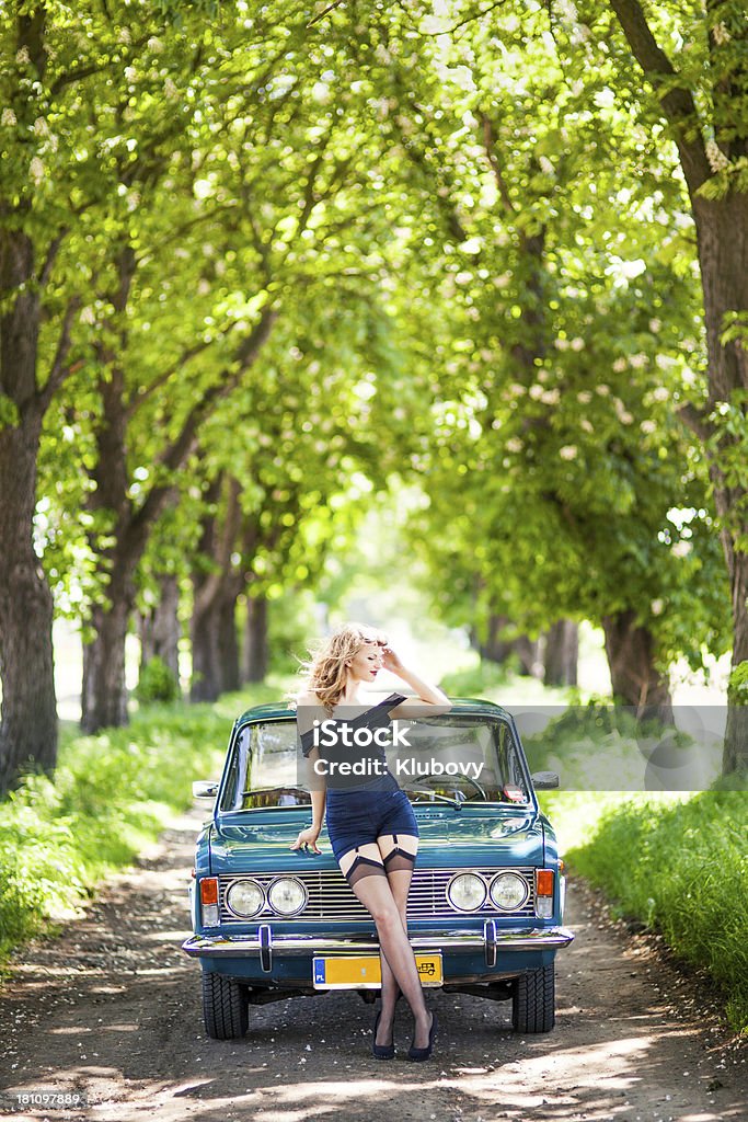 Pin-up con auto - Foto stock royalty-free di 1970-1979