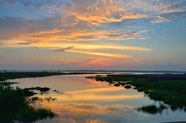 istock Sinepuxent Bay Sundown 181098090
