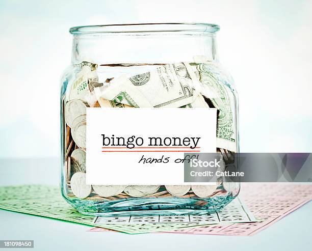 Foto de Descontos Pote Com Bingo Dinheiro e mais fotos de stock de 25 centavos de dólar - 25 centavos de dólar, Bingo, Caixa de Doação