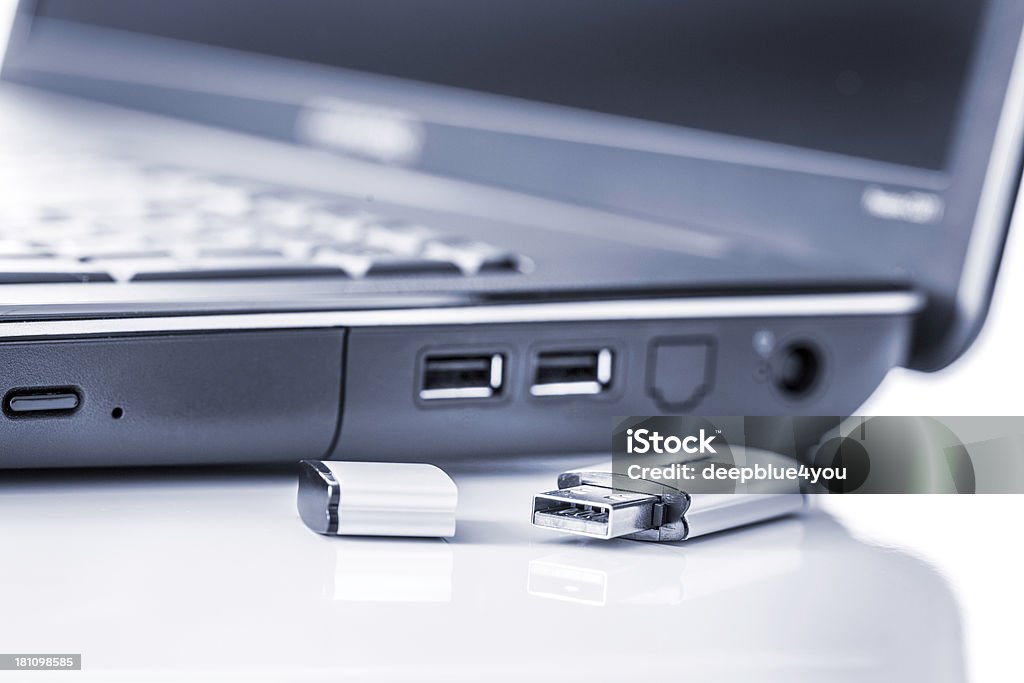 usb スティック、ノートパソコン - USBケーブルのロイヤリテ�ィフリーストックフォト