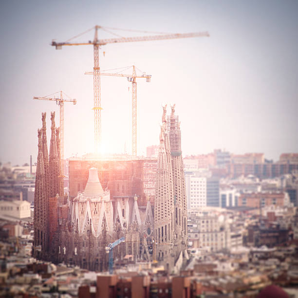istock Sagrada Familia against sunlight - Tilt shift 181098859