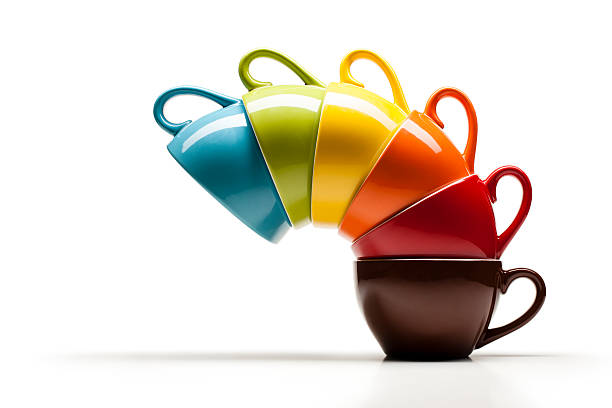 bunte kaffeetasse stack-white regenbogen multi farbige - horizonatl stock-fotos und bilder