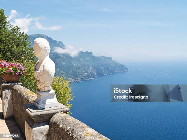 Ravellocostiera Amalfitana - Fotografie stock e altre immagini di Amalfi - Amalfi, Balaustrata, Balcone