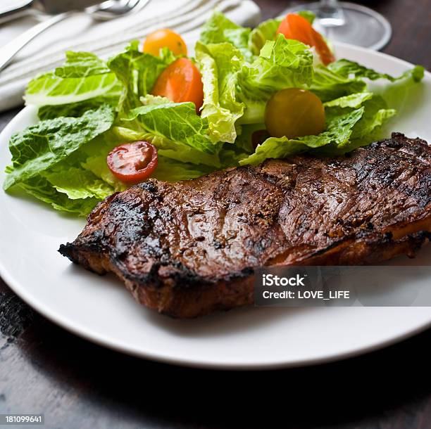 스테이크 및 샐러드 0명에 대한 스톡 사진 및 기타 이미지 - 0명, 고기, 근거리 초점