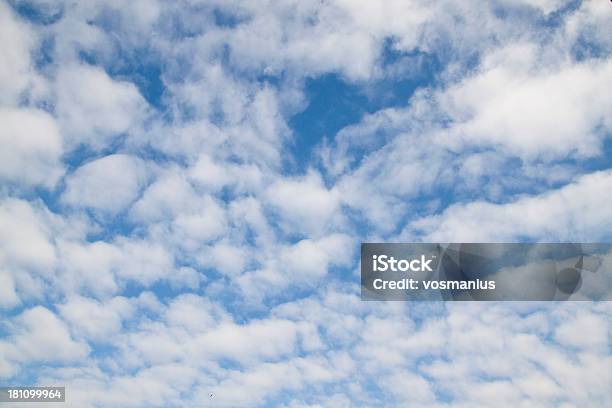 Schönen Blauen Himmel Stockfoto und mehr Bilder von Abstrakt - Abstrakt, Bedeckter Himmel, Bildhintergrund