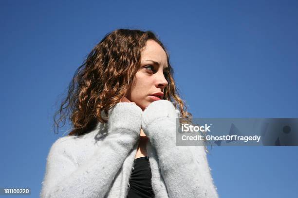 Photo libre de droit de Lautomne Est Là banque d'images et plus d'images libres de droit de Bleu - Bleu, Ciel, Femmes