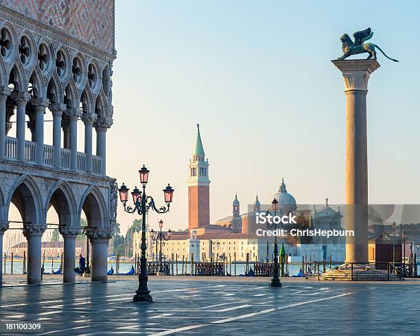 Piazza San Marco Venecia Italia Foto de stock y más banco de imágenes de Plaza de San Marcos - Plaza de San Marcos, Venecia - Italia, Catedral de San Marcos