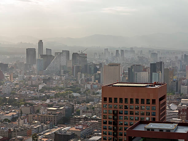 contaminación del humo y niebla en la ciudad de méxico - smog mexico mexico city air pollution fotografías e imágenes de stock