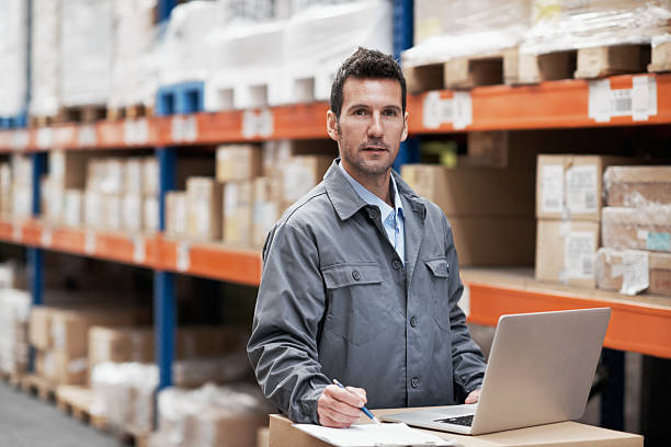 istock Making a note of the delivery time 181101536