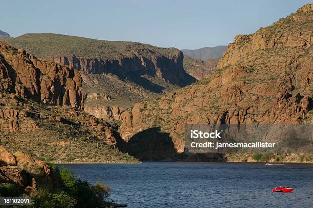 Barco No Lago Red Canyon - Fotografias de stock e mais imagens de Ao Ar Livre - Ao Ar Livre, Arizona, Corrente - Água corrente