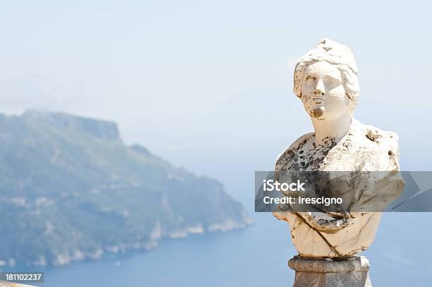 Ravellocostiera Amalfitana - Fotografie stock e altre immagini di Statua - Statua, Villa Cimbrone, Amalfi