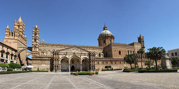 catedral - villa italian culture facade ornamental garden fotografías e imágenes de stock