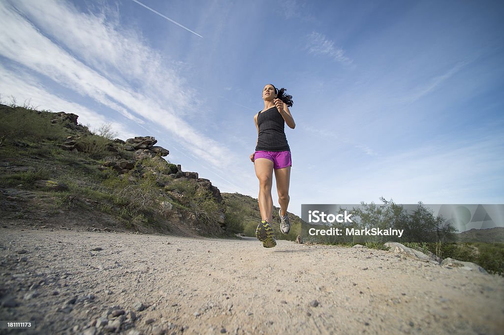 Desert Trail Run - Photo de Femmes libre de droits