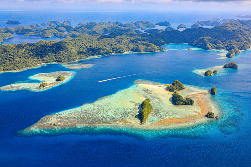 Take aerial photography of Palau by small plane, including the main island, Jellyfish Lake, Milk Lake and many aerial photography attractions that represent the characteristics of Palau