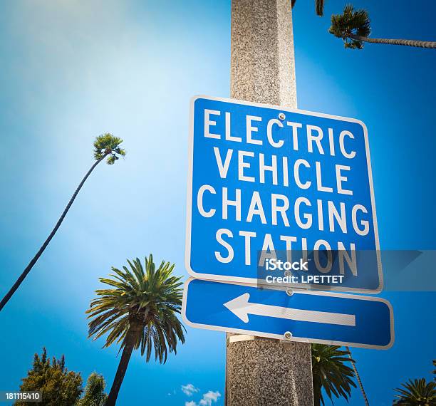 Posto De Carregamento De Veículos Elétricos - Fotografias de stock e mais imagens de Cidade de Los Angeles - Cidade de Los Angeles, Condado de Los Angeles, Energia sustentável
