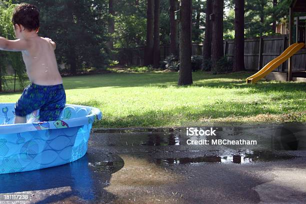 Junge In Poolhorizontal Stockfoto und mehr Bilder von Plastikmaterial - Plastikmaterial, Schwimmbecken, Kind