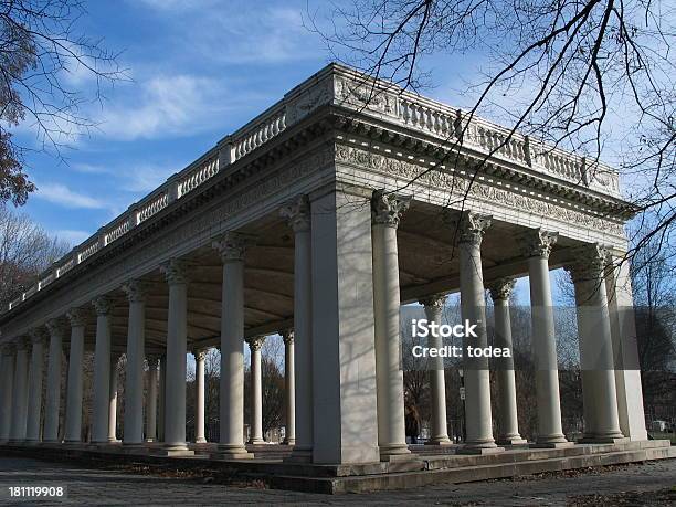 Perspectiva Park Estructura 02 Foto de stock y más banco de imágenes de Cielo - Cielo, Ciudades capitales, Columna arquitectónica