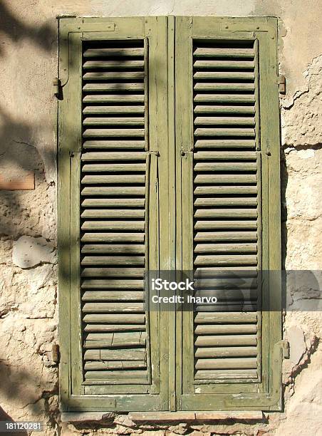 Gli Scuri E Ombre - Fotografie stock e altre immagini di Architettura - Architettura, Cavallo pomellato, Colore verde