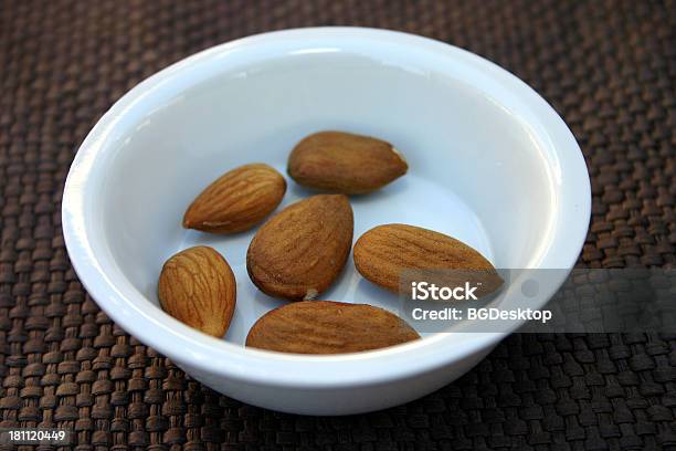 Photo libre de droit de Les Amandes banque d'images et plus d'images libres de droit de Aliment - Aliment, Aliment cru, Aliments et boissons