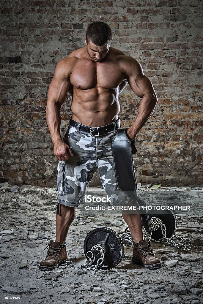 bodybuilder maschio atleta - Foto stock royalty-free di Adulto