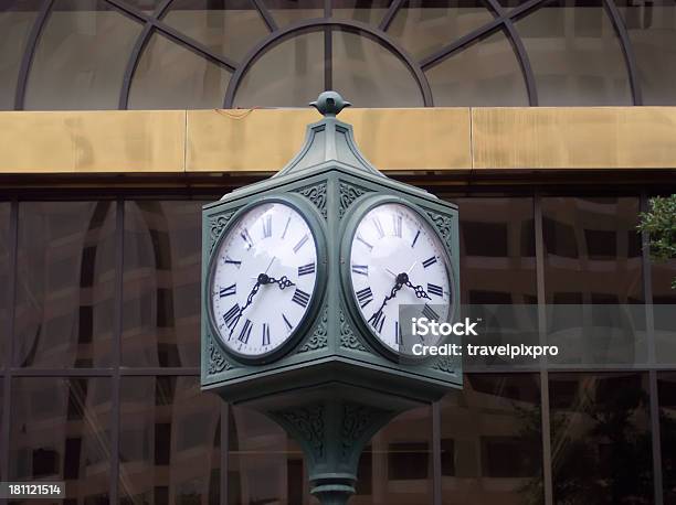 Clock Per Due - Fotografie stock e altre immagini di Affari - Affari, Composizione orizzontale, Davanti
