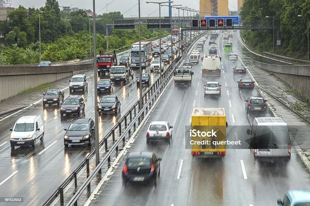 Pioggia su autostrada tedesca - Foto stock royalty-free di Acqua