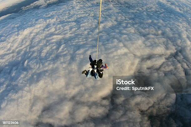 Freefalltandem Skydive - zdjęcia stockowe i więcej obrazów Fotografika - Fotografika, Horyzontalny, Kierunki podróży
