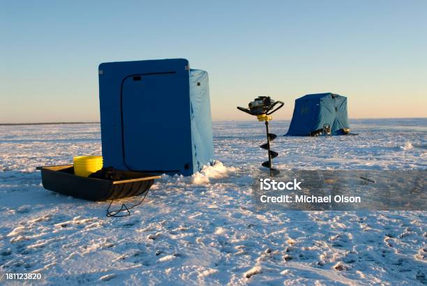 Tragbarehütten Stockfoto und mehr Bilder von Eisfischen - Eisfischen, Michigan, Bretterbude